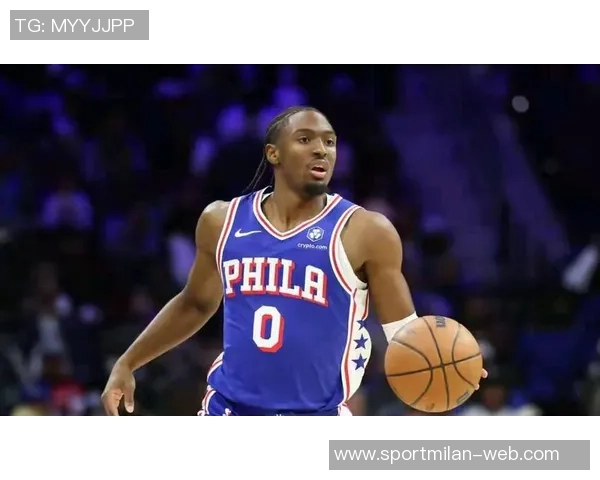 马克西被视为球队核心他的表现赢得全队信任与支持 马克西被视为球队核心他的表现赢得全队信任与支持